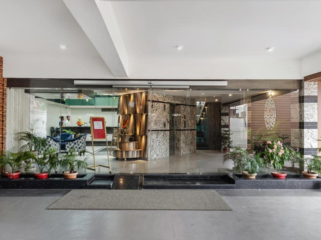 Treebo Tryst The Kalyaniz Guwahati Exterior foto